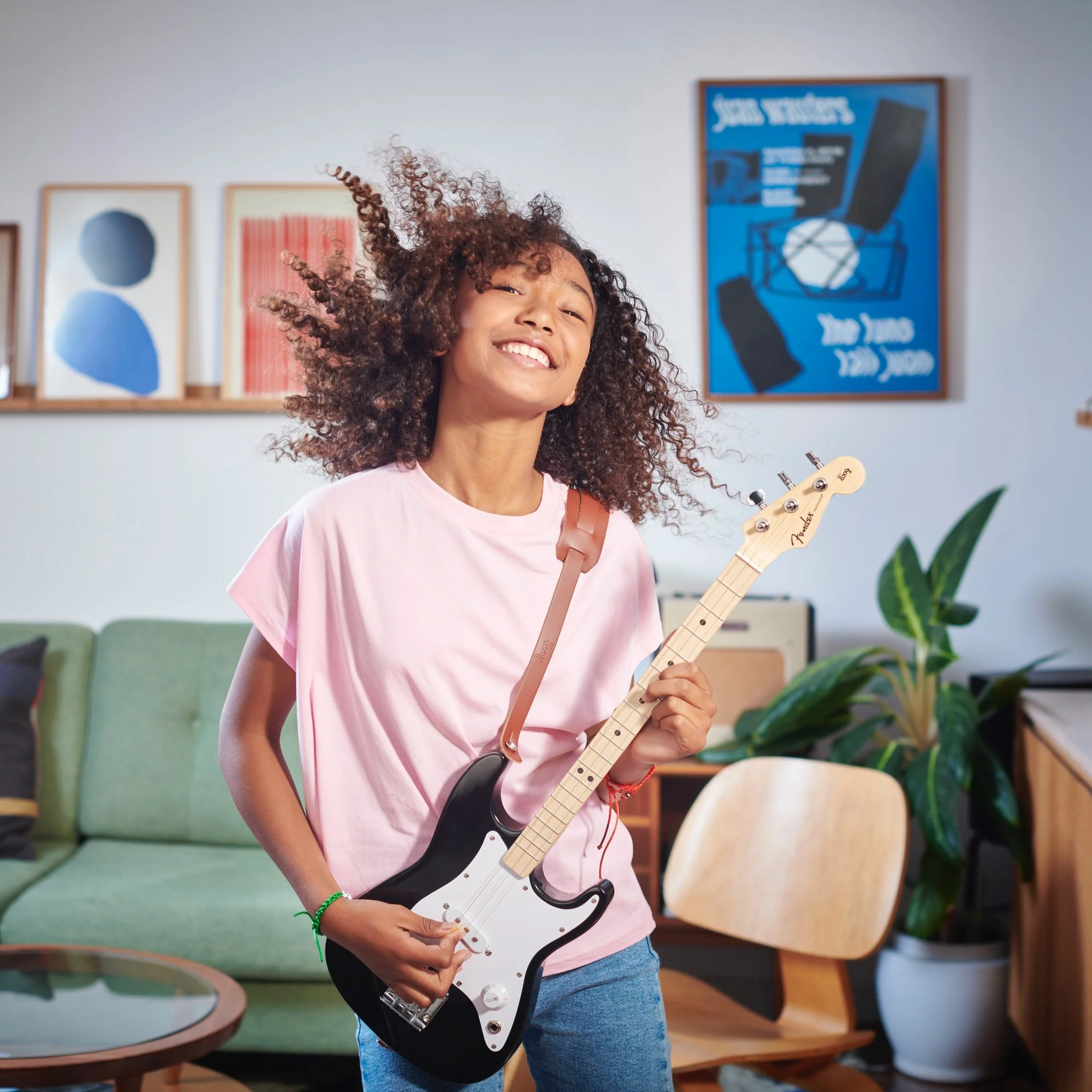 Fender x Loog Hello Kitty Kids Stratocaster Guitar (Pink) - Image 6