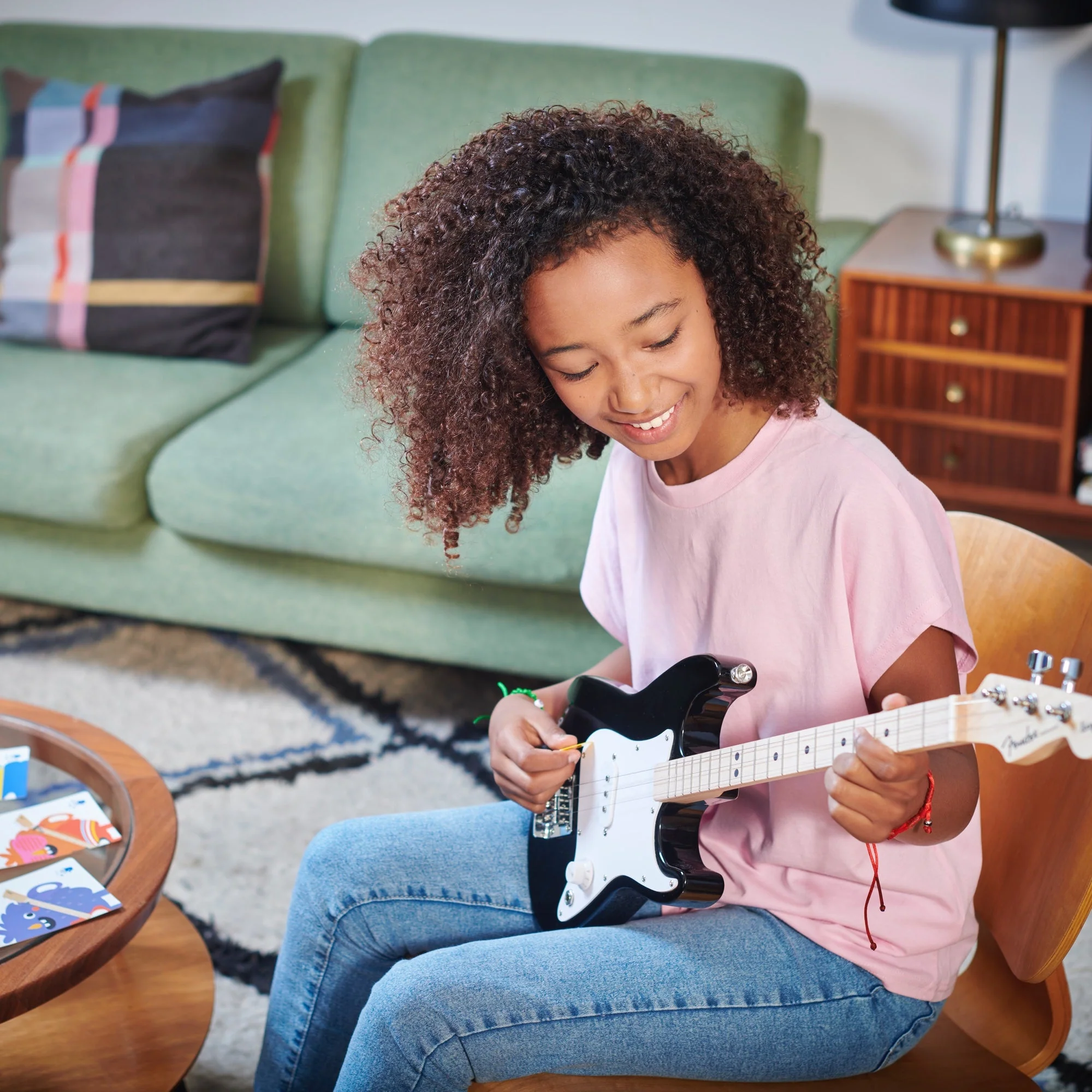 Fender x Loog Hello Kitty Kids Stratocaster Guitar (Pink) - Image 7