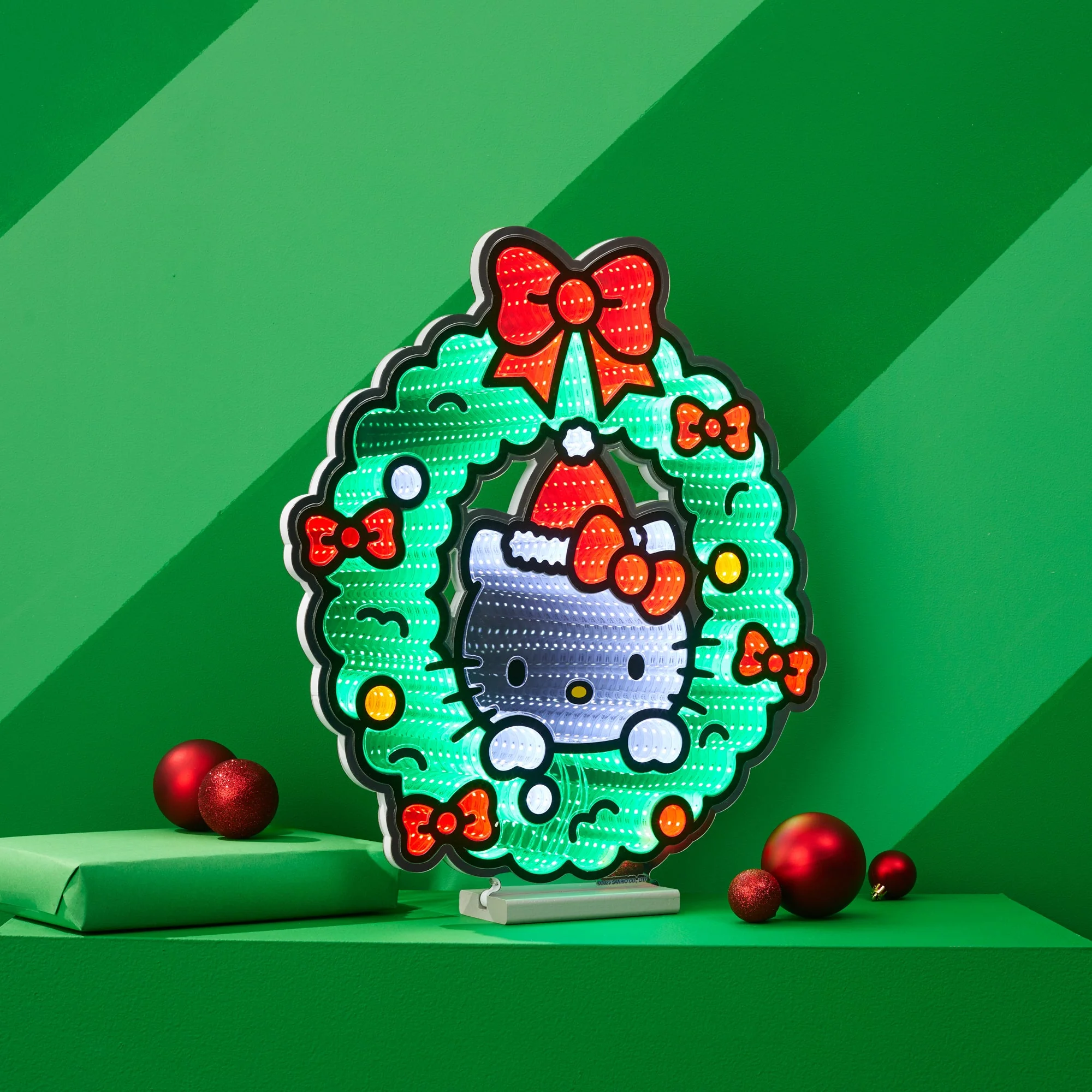 Hello Kitty 20" Holiday Wreath Decorative Ekkolight Infinity Light - Image 2