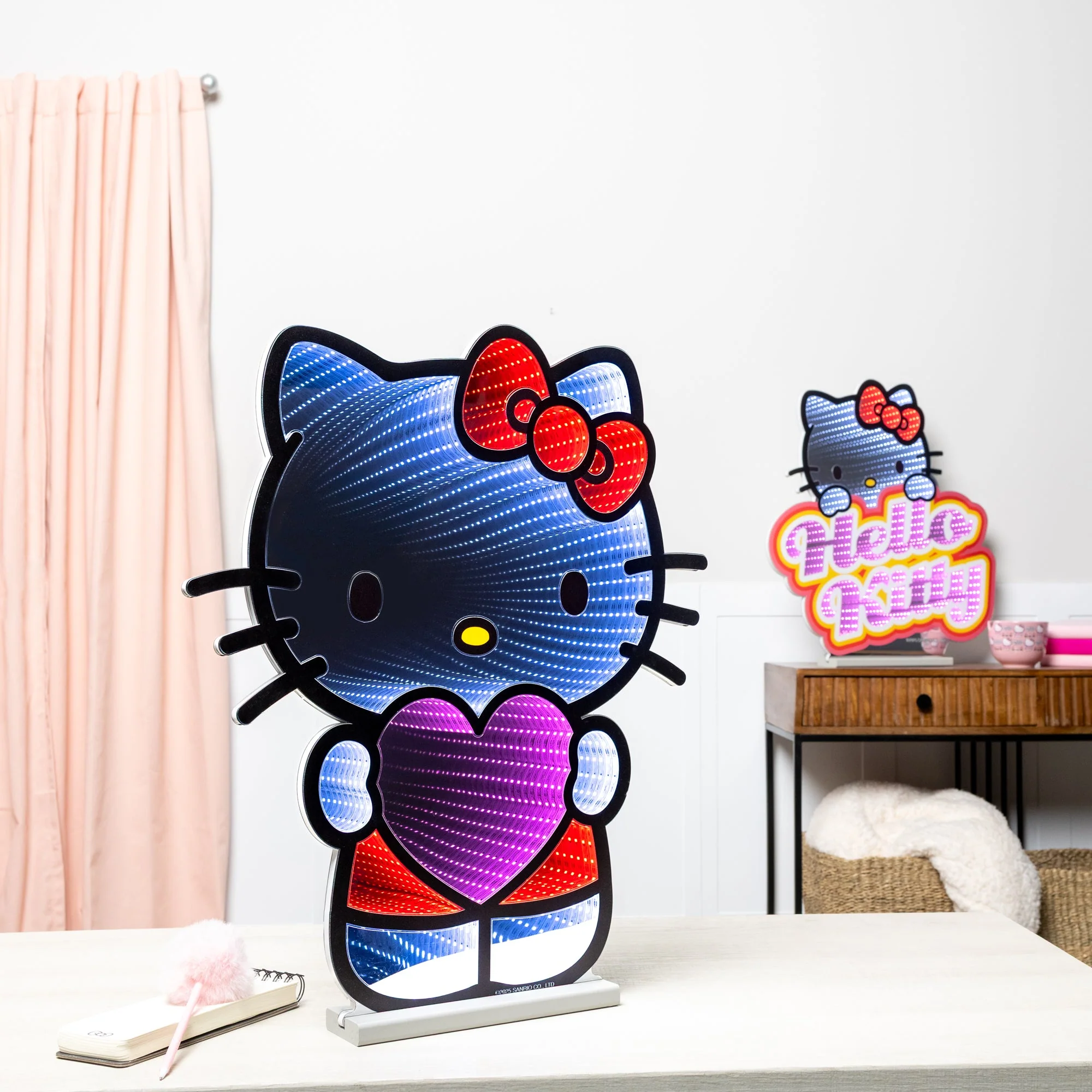 Hello Kitty 24" Heart Decorative Ekkolight Infinity Light - Image 2