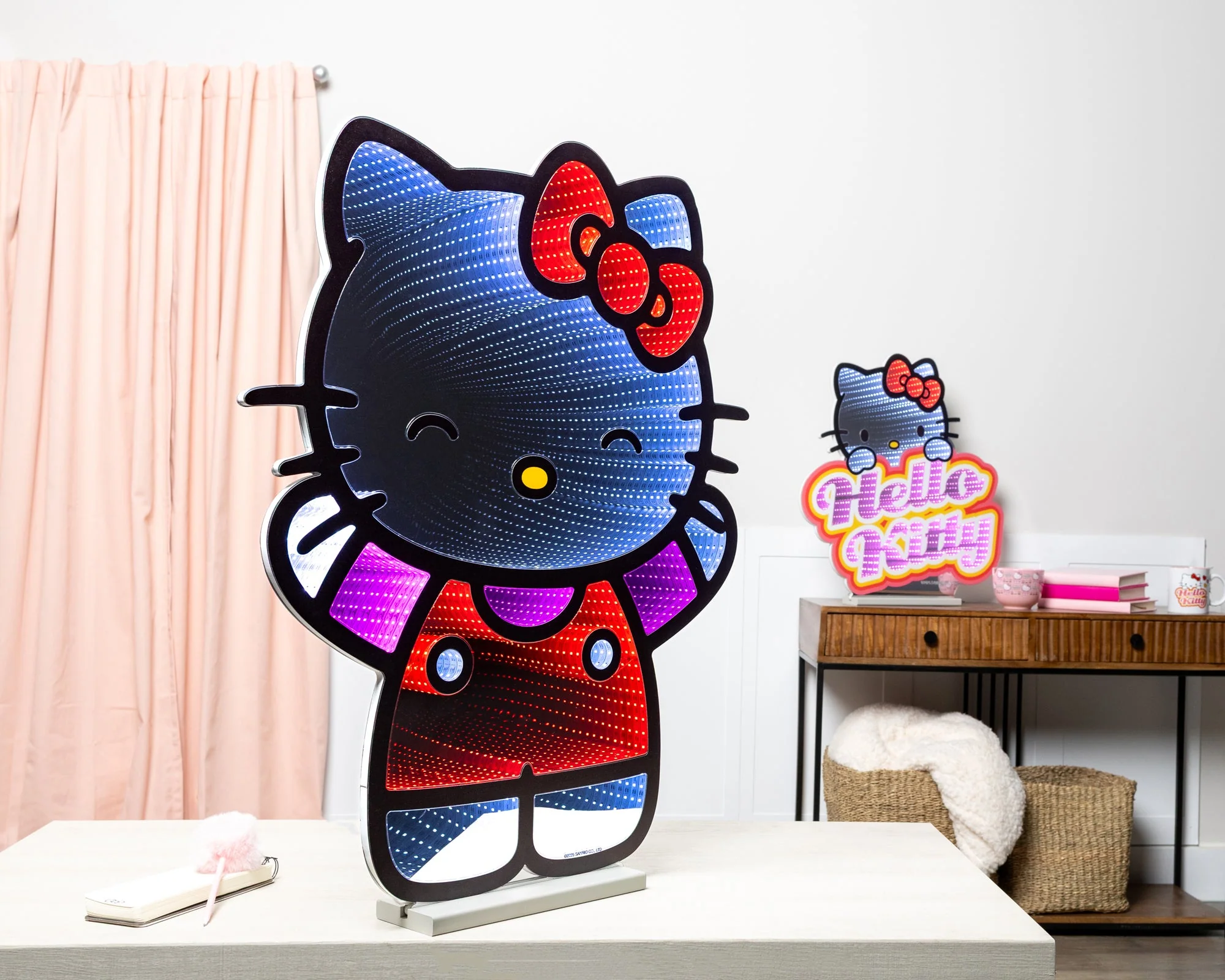 Hello Kitty 32" Classic Decorative Ekkolight Infinity Light - Image 2