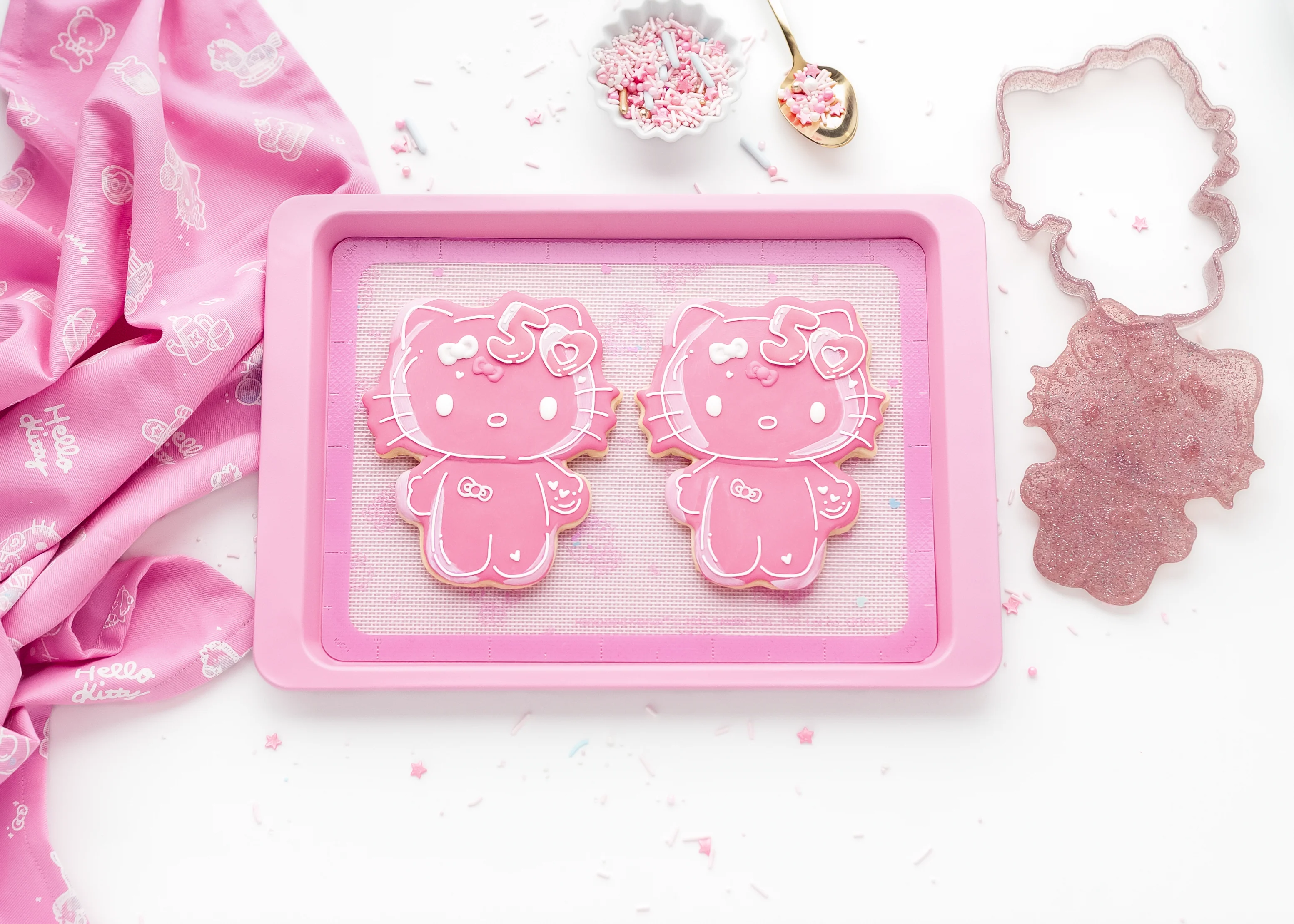 Hello Kitty 50th Anniversary Cookie Stamp and Cutter - Image 4