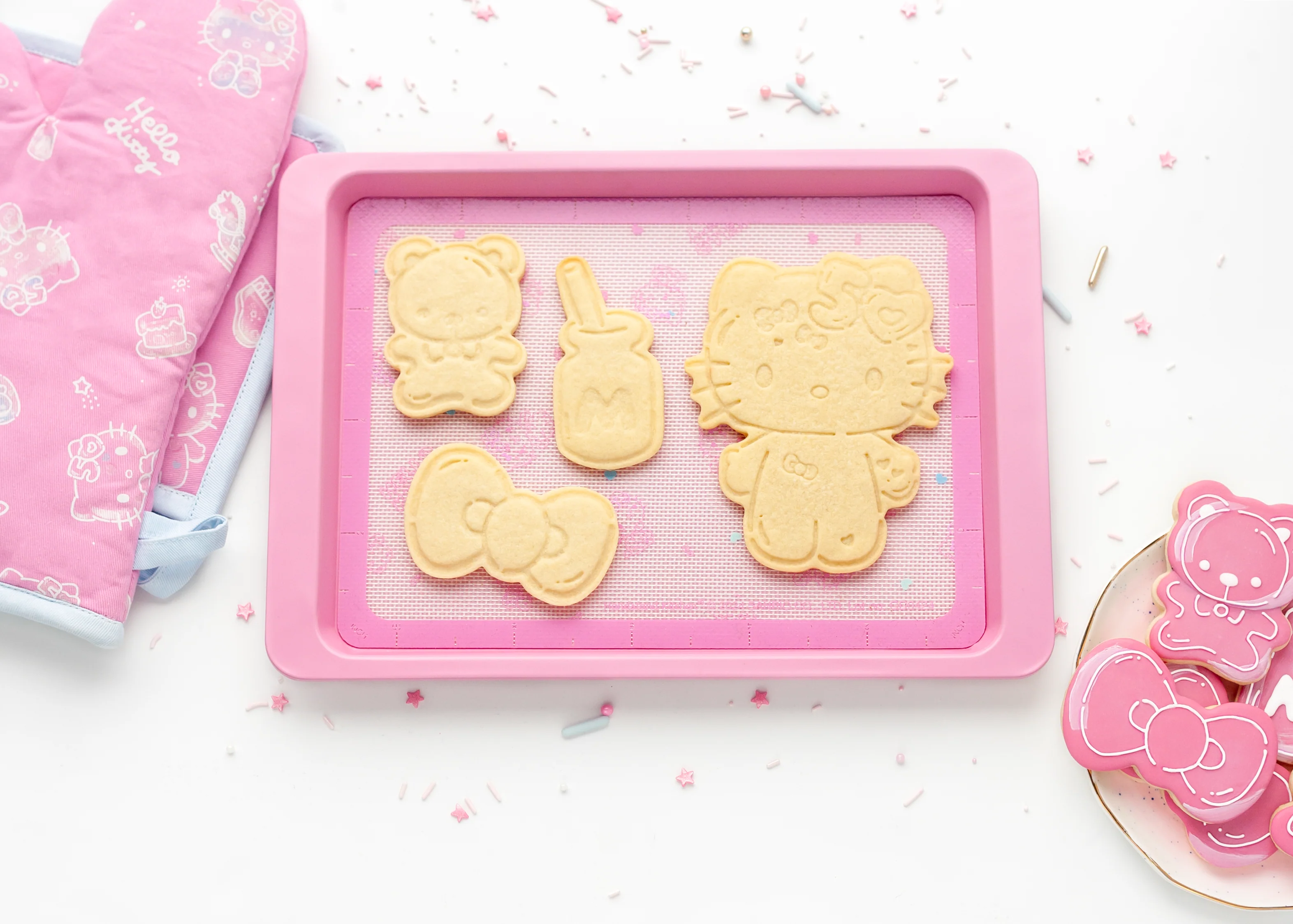 Hello Kitty 50th Anniversary Cookie Stamp and Frosting Set - Image 7