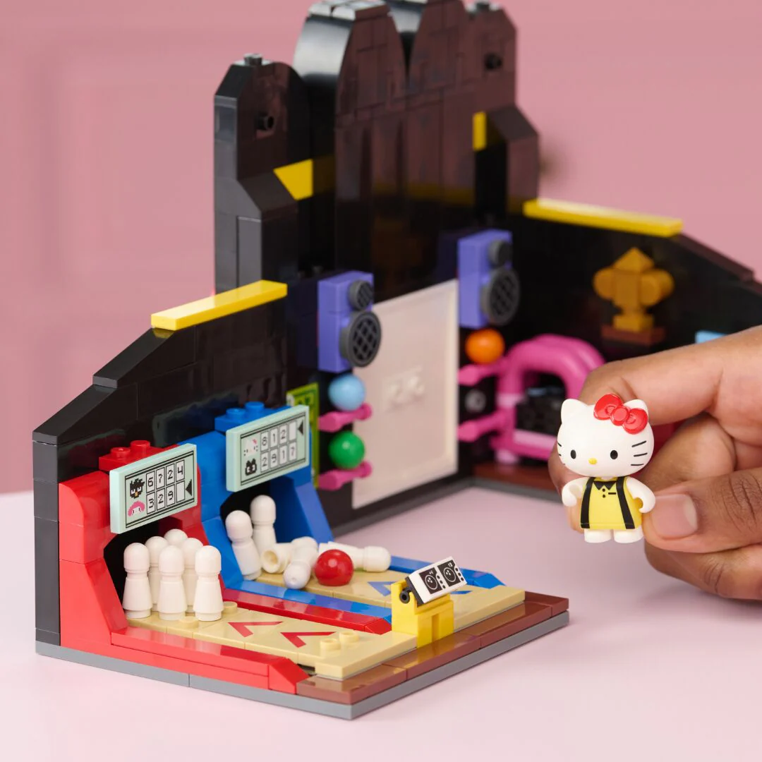 Hello Kitty and Friends BLDR Building Set (Badtz-maru’s Bowling Alley) - Image 4