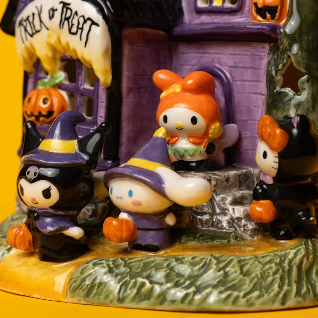 Hello Kitty and Friends Trick or Treat Ceramic Candle House - Image 3