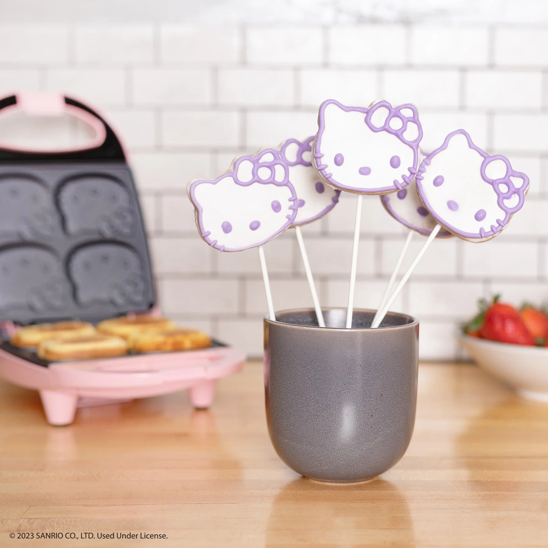 Hello Kitty Cake Pop Maker - Image 2