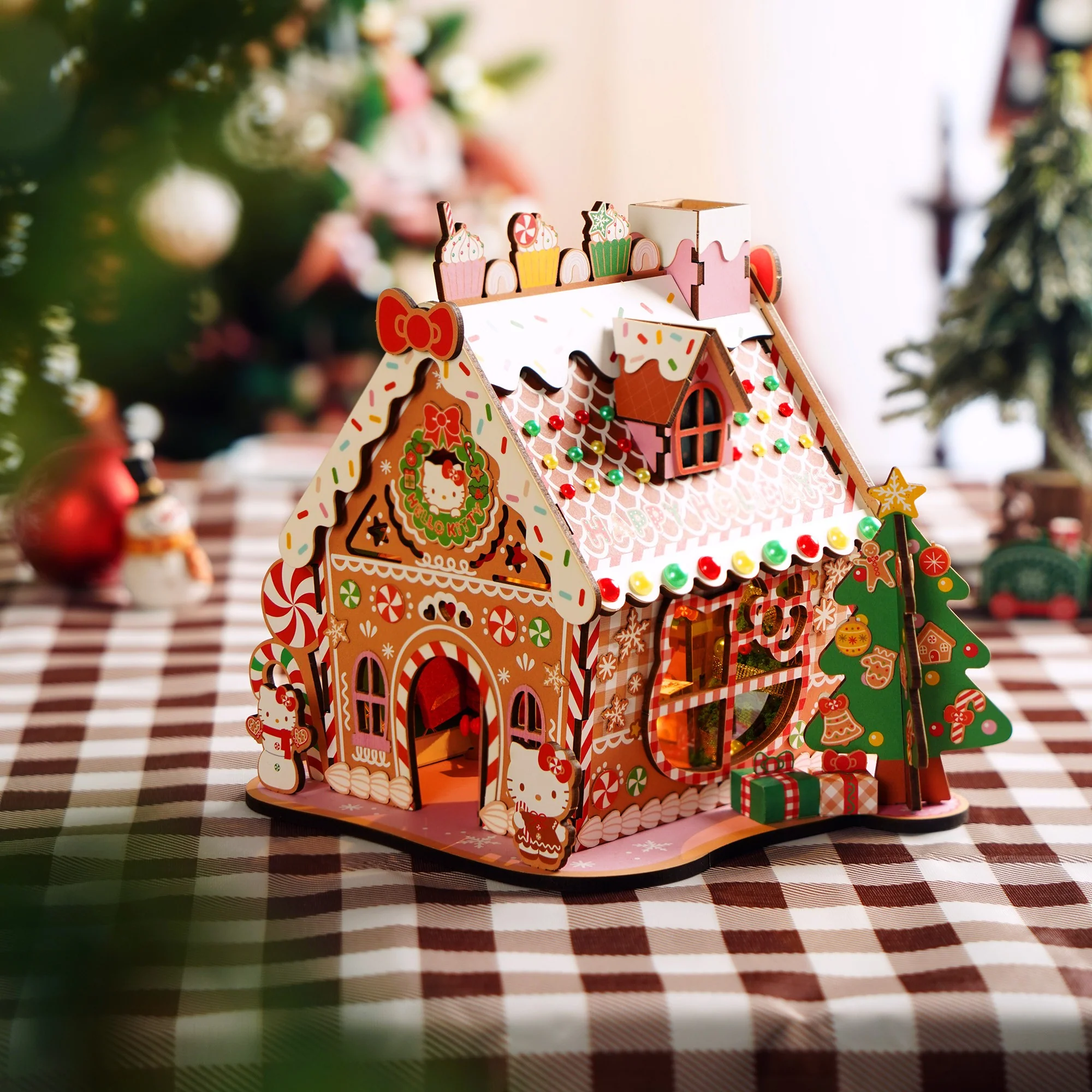 Hello Kitty Gingerbread House 3D Wooden Puzzle - Image 2