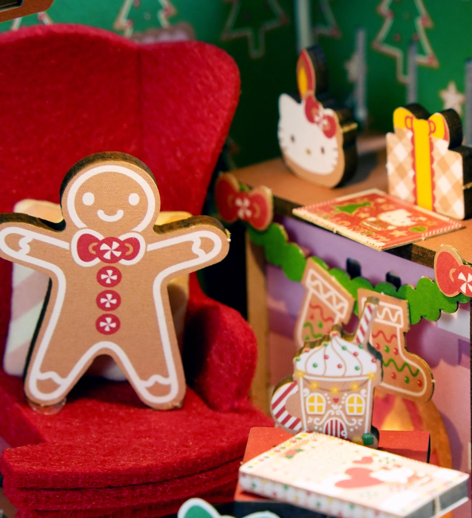 Hello Kitty Gingerbread House 3D Wooden Puzzle - Image 8
