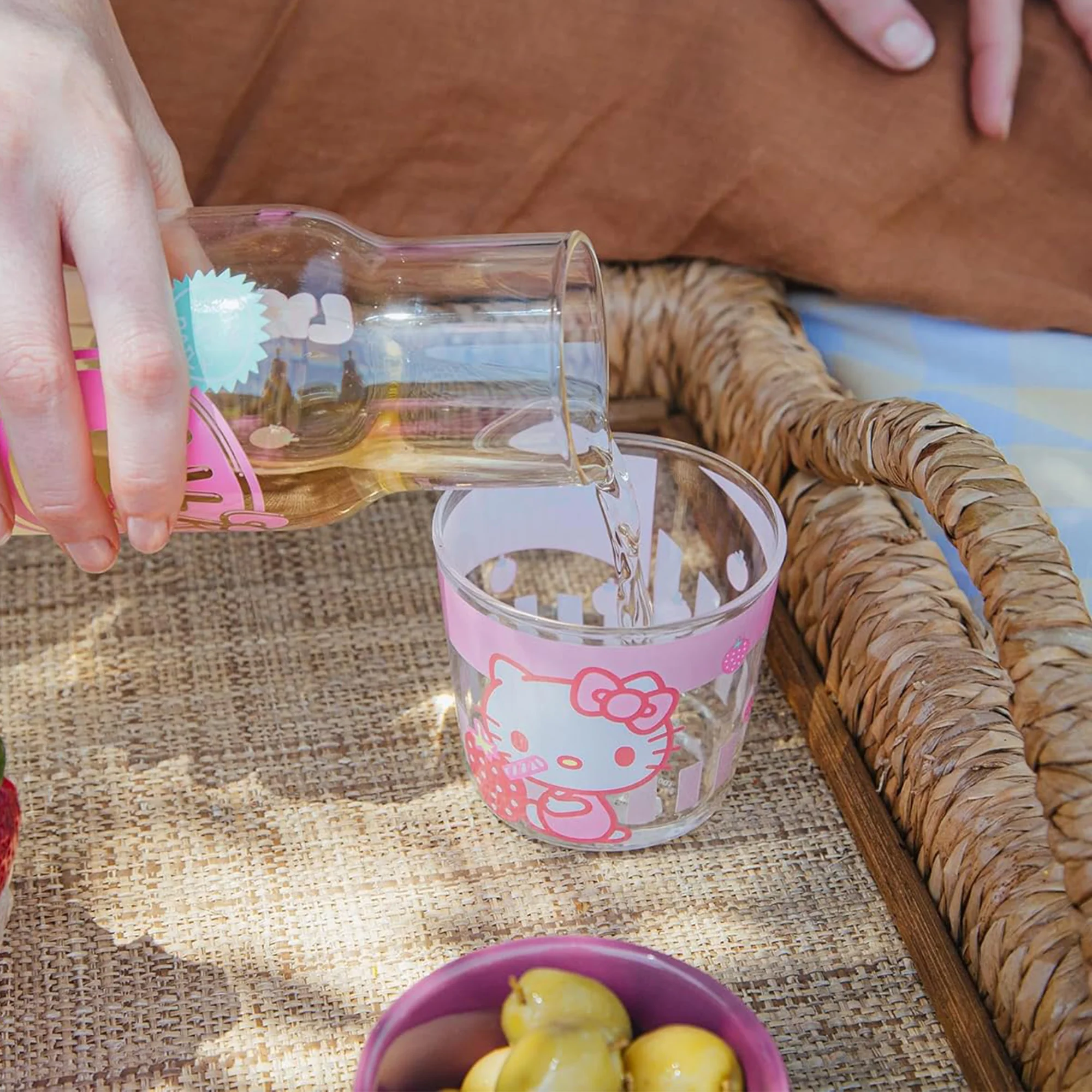 Hello Kitty Glass Carafe and Cup Set (Strawberry Milk) - Image 5