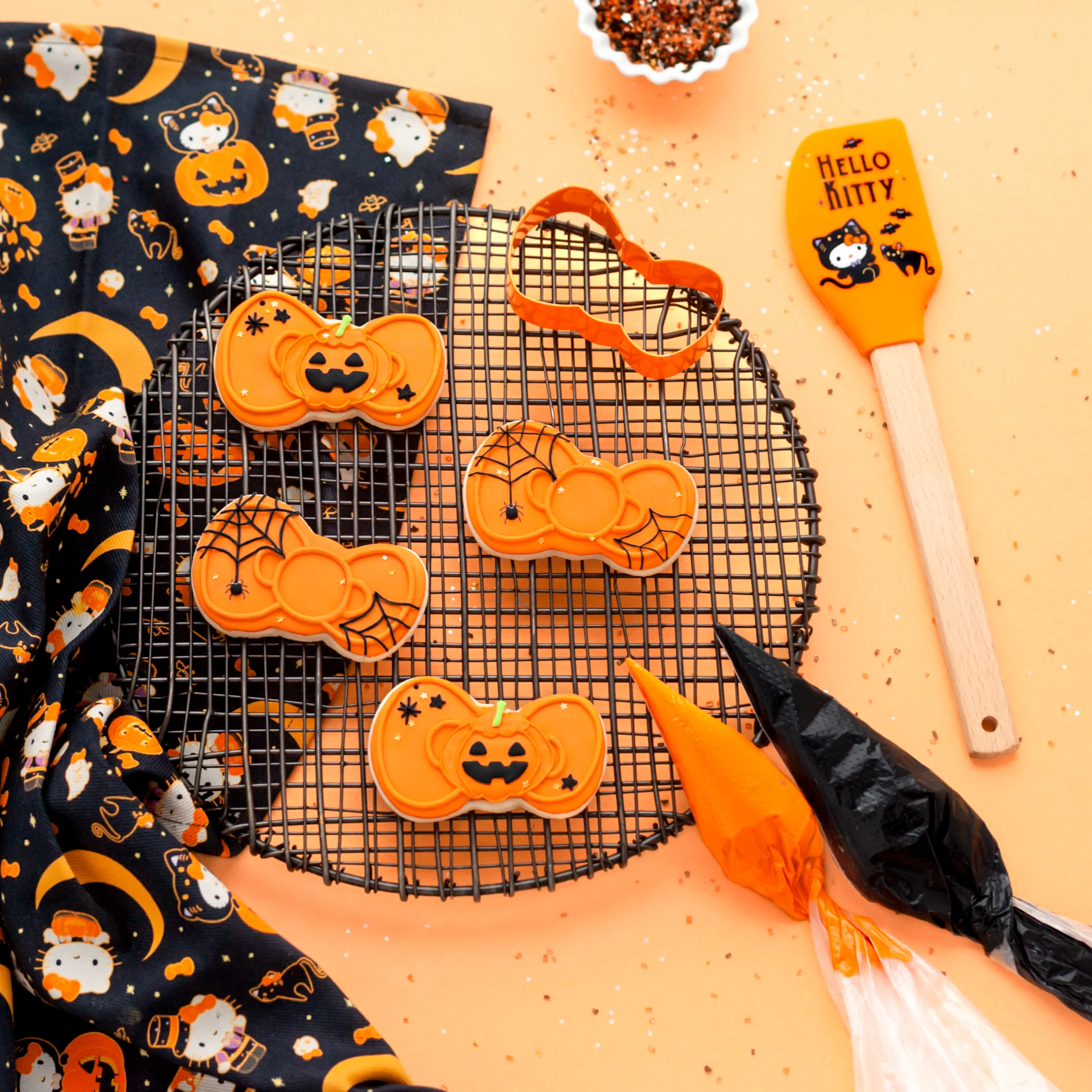 Hello Kitty Spooky Cookie Cutter Set with Spatula - Image 2