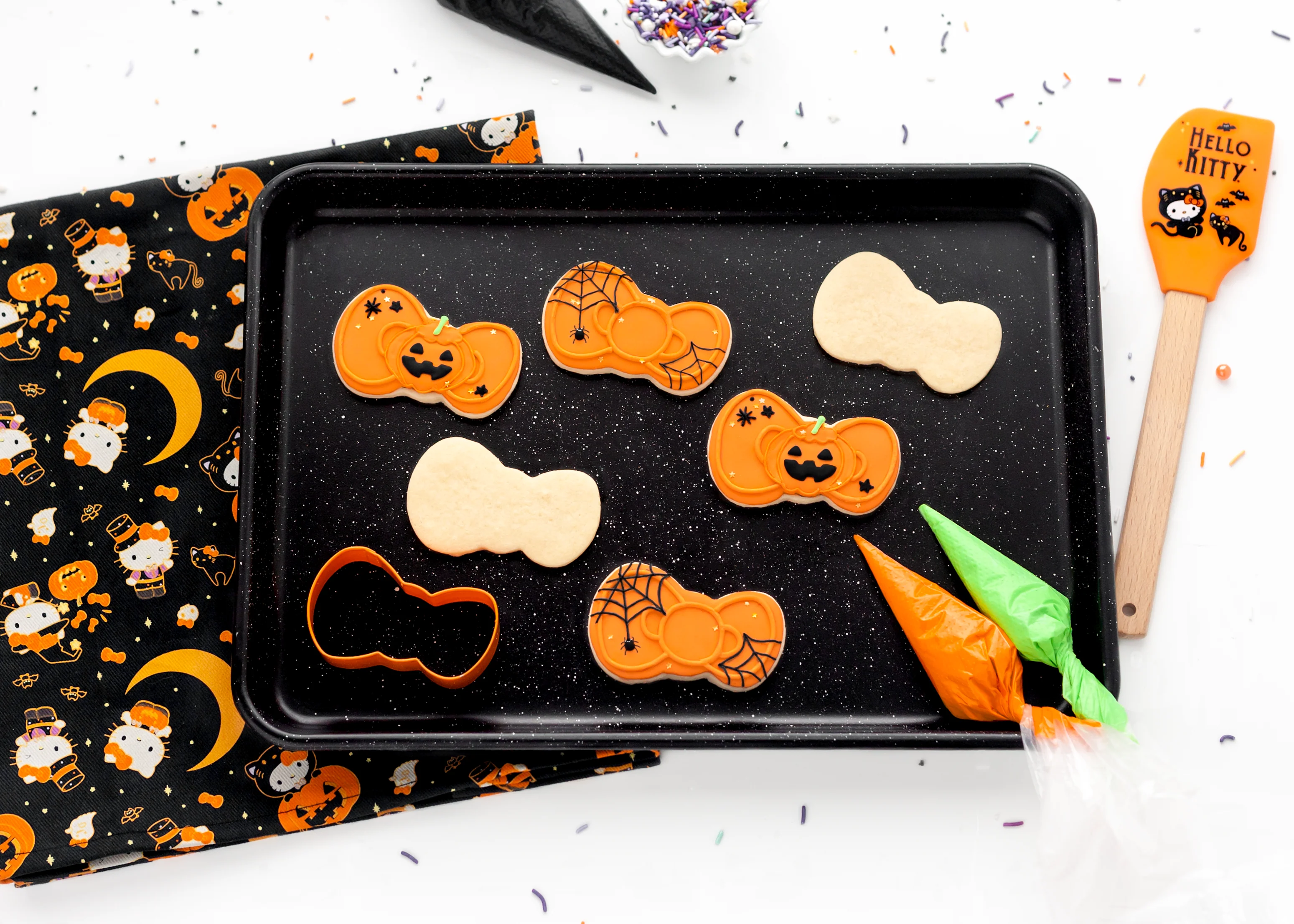 Hello Kitty Spooky Cookie Cutter Set with Spatula - Image 4