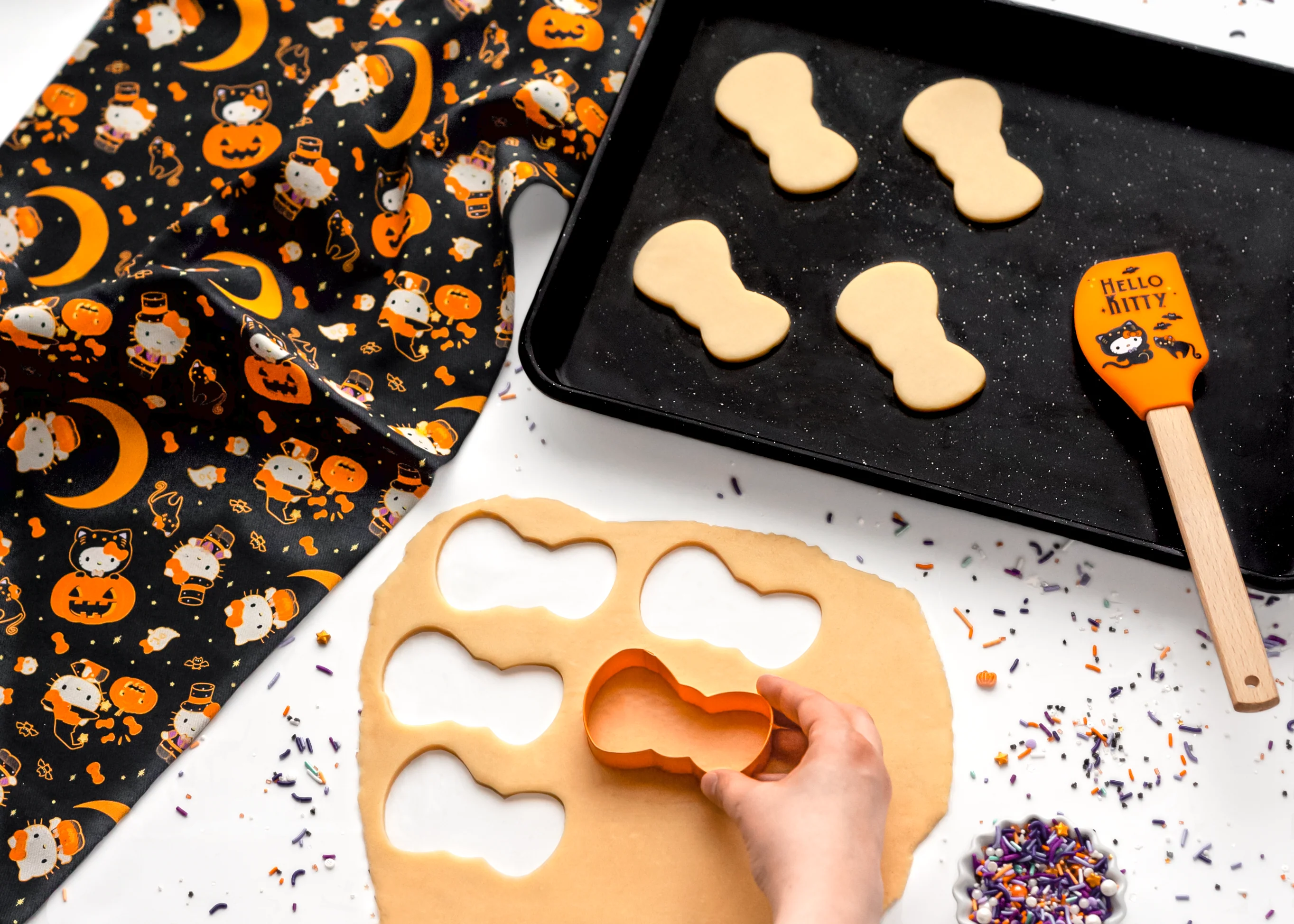 Hello Kitty Spooky Cookie Cutter Set with Spatula - Image 5