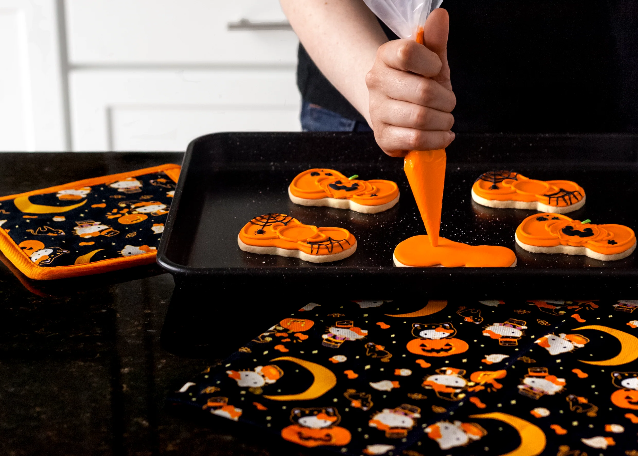 Hello Kitty Spooky Cookie Cutter Set with Spatula - Image 6