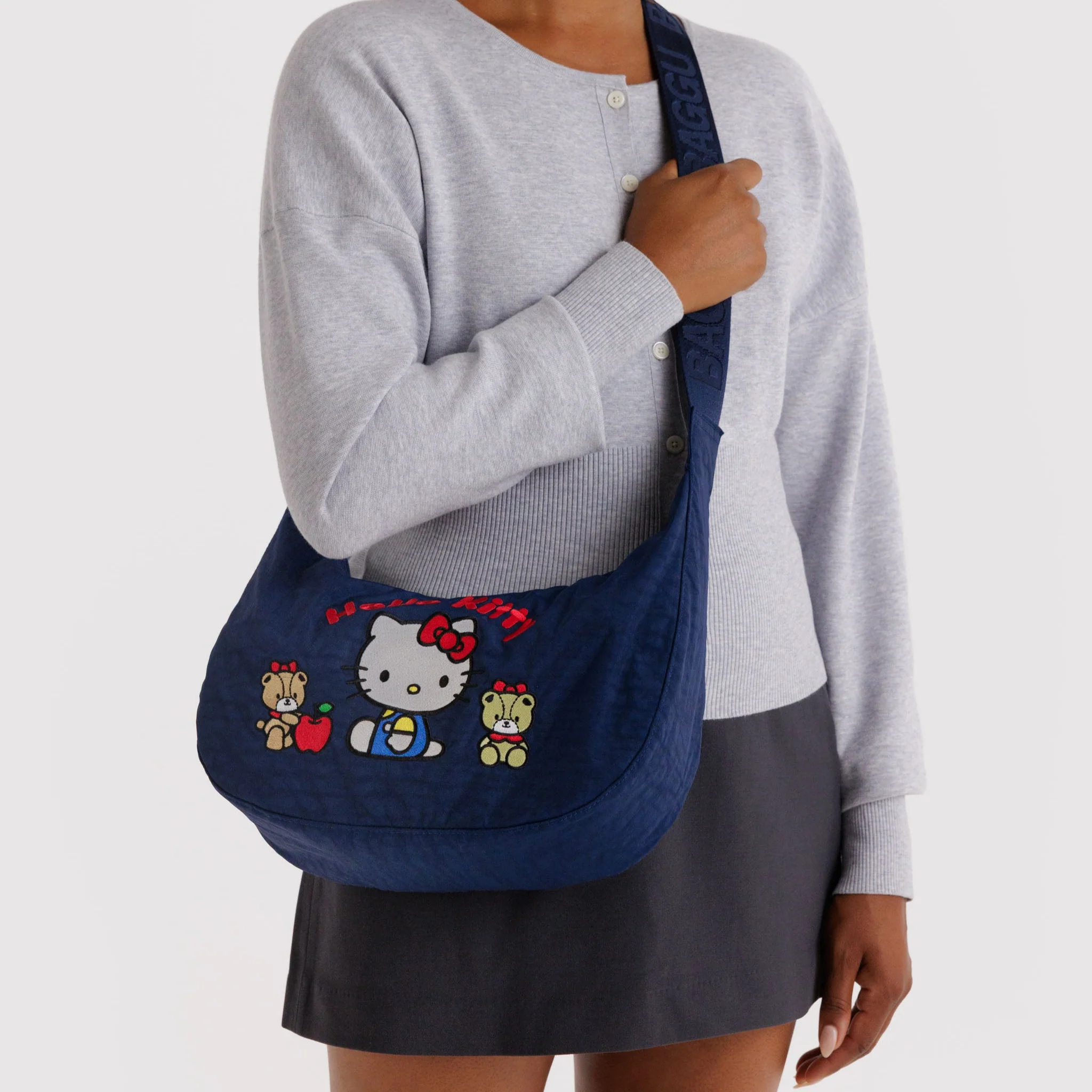 Hello Kitty x Baggu Embroidered Nylon Crescent Bag (Classic Apple) - Image 2