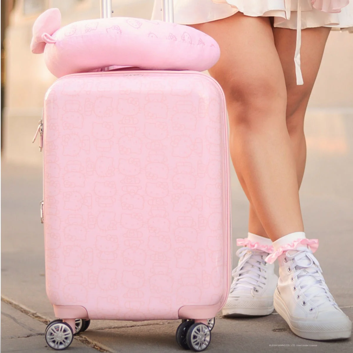 Hello Kitty x FUL 29.5" Pose Hardshell Luggage (Pink) - Image 2
